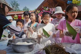 小威现场观战中美女足之战，美国女足社媒：GOAT与我们一起